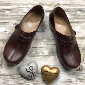 Dansko shoes women size 38 ( 8 ) brown